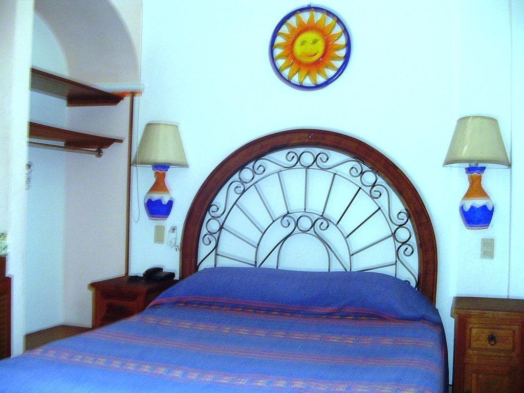 Hotel & Suites Coral Puerto Vallarta Rum bild
